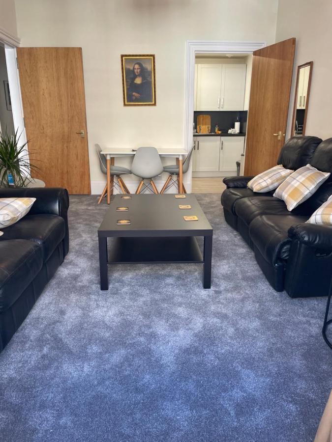 Appartamento Central, Main Door Apartment, Spacious 2 Bedrooms- No Stairs Edimburgo