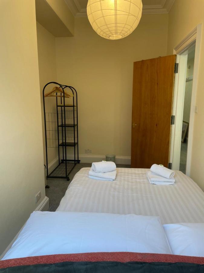 Central, Main Door Apartment, Spacious 2 Bedrooms- No Stairs Эдинбург